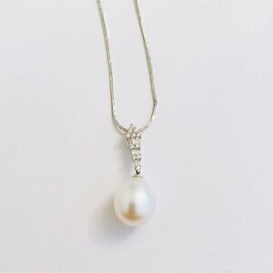 Diamond & Freshwater Pearl 18kt White Gold Drop Pendant